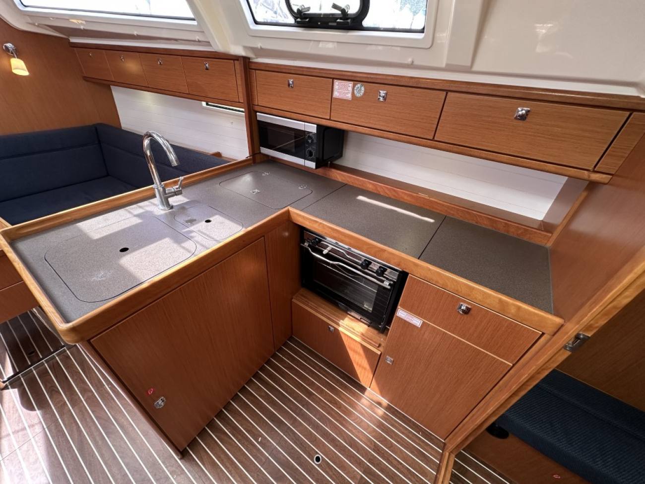 2015 Bavaria Cruiser 37 image 27
