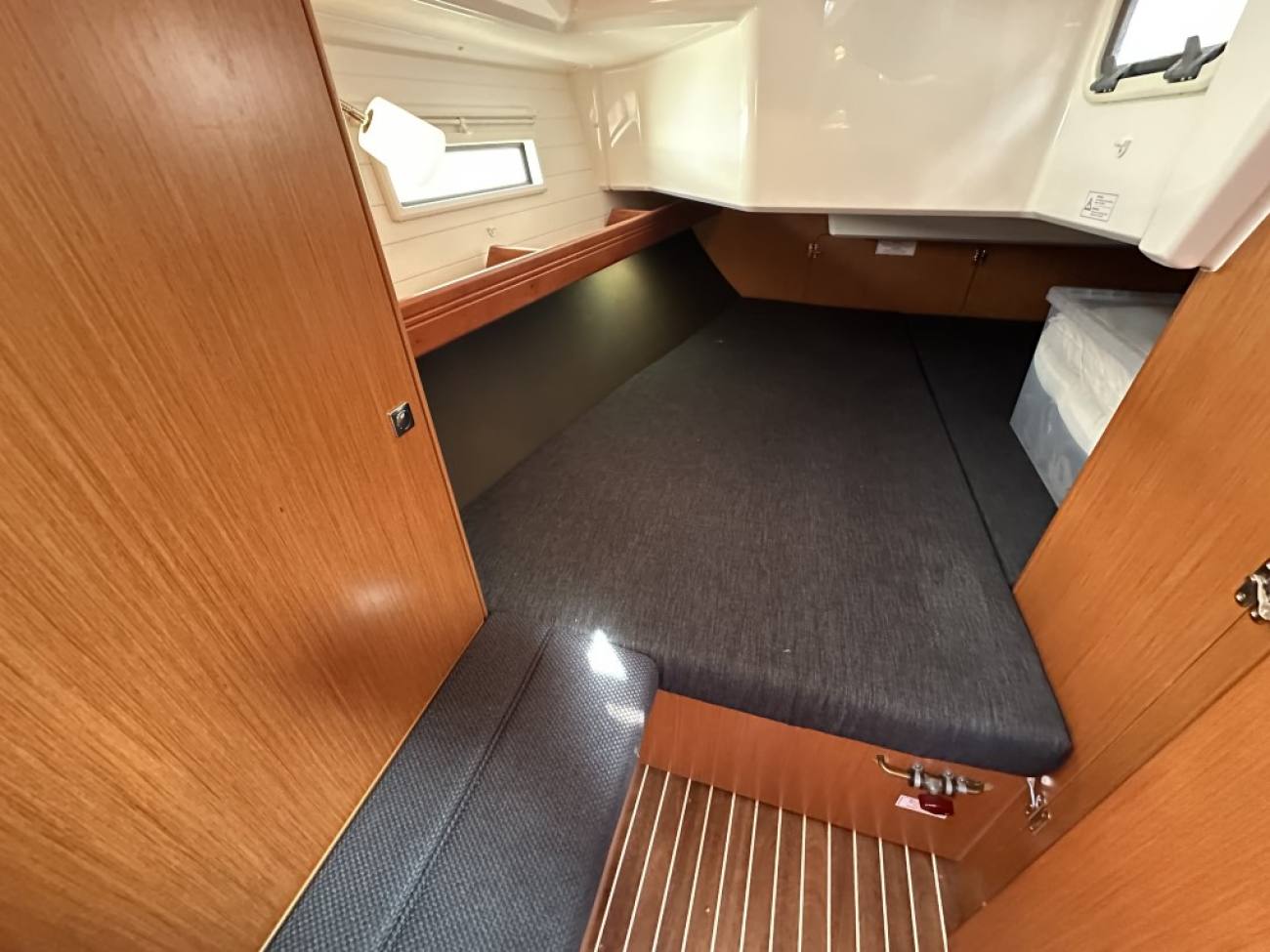 2015 Bavaria Cruiser 37 image 3