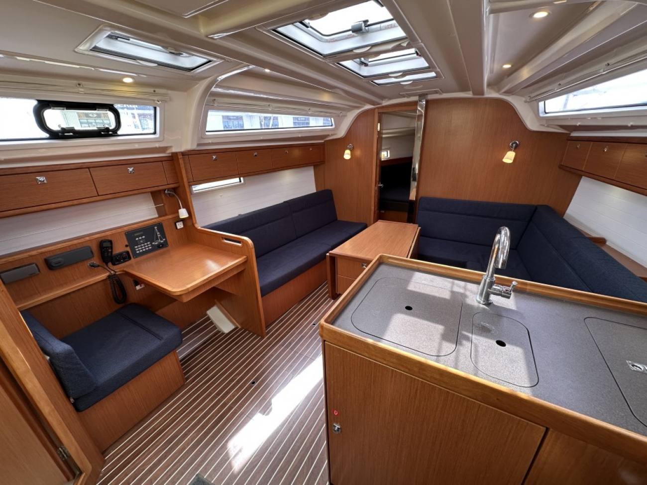 2015 Bavaria Cruiser 37 image 26