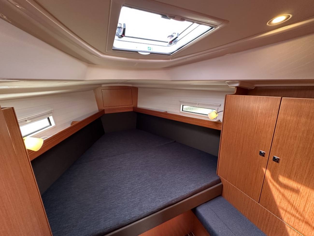 2015 Bavaria Cruiser 37 image 2