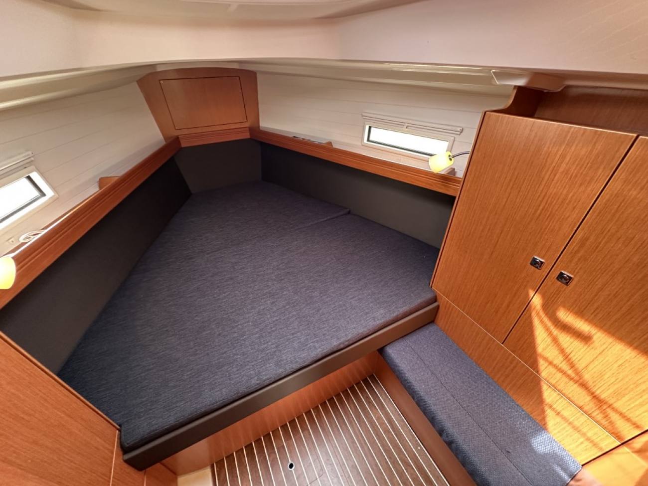 2015 Bavaria Cruiser 37 image 29