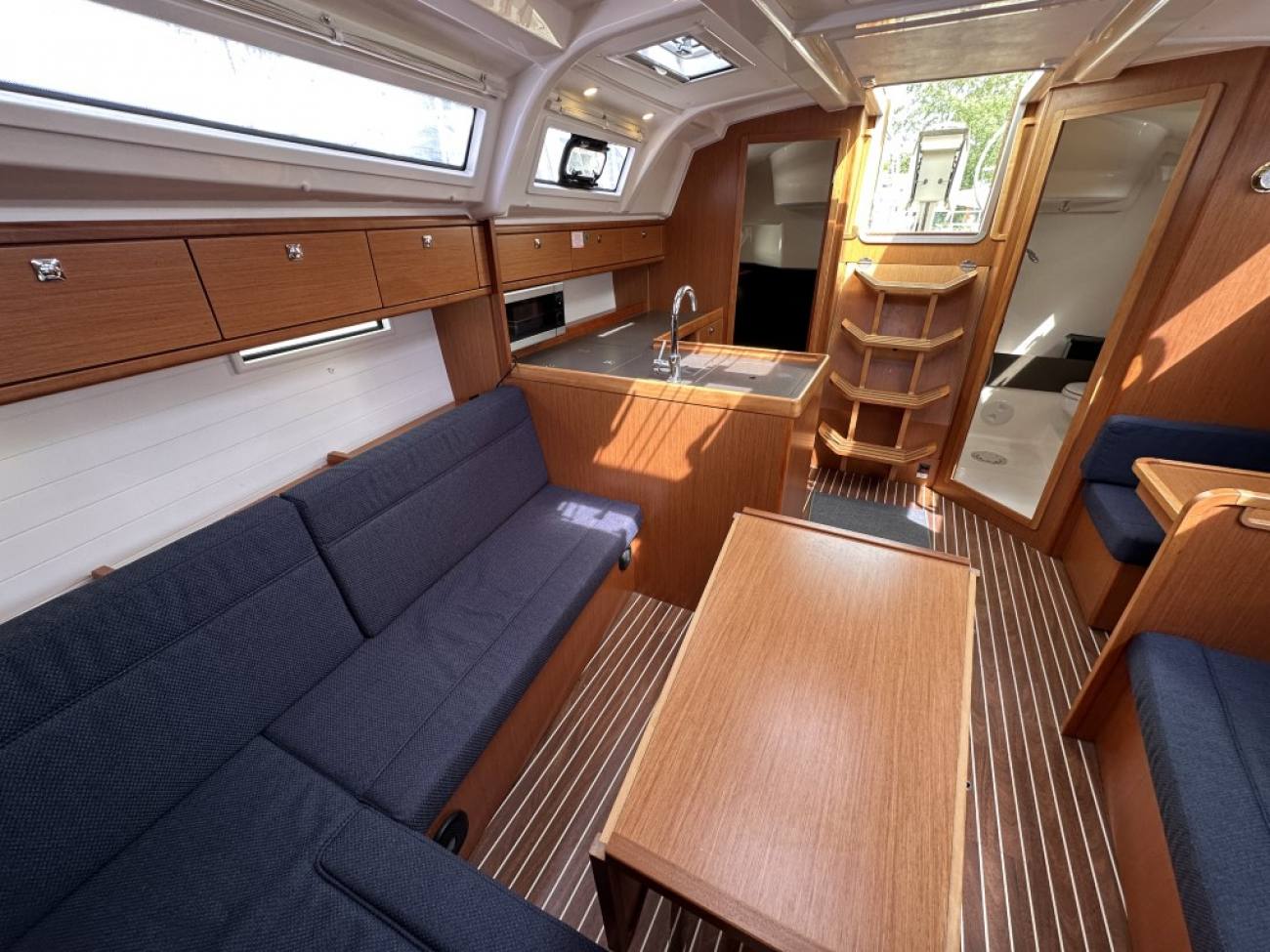 2015 Bavaria Cruiser 37 image 25