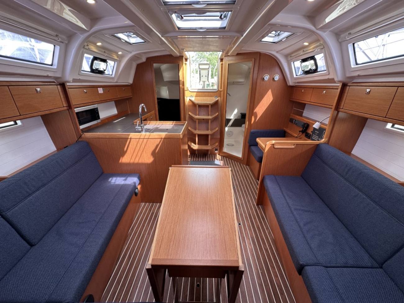 2015 Bavaria Cruiser 37 image 23