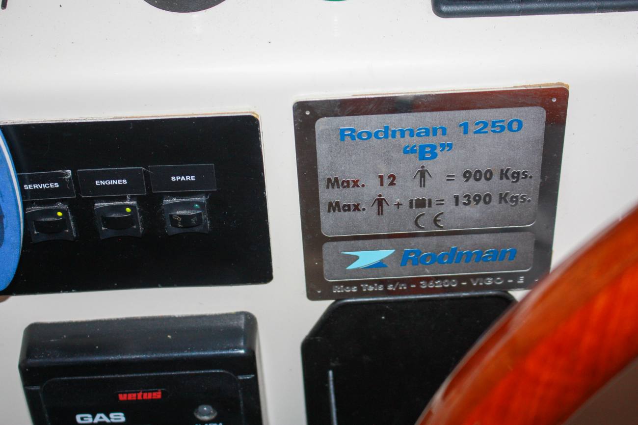 2006 Rodman 1250 image 52