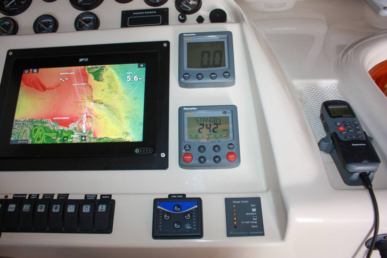 2006 Rodman 1250 image 56