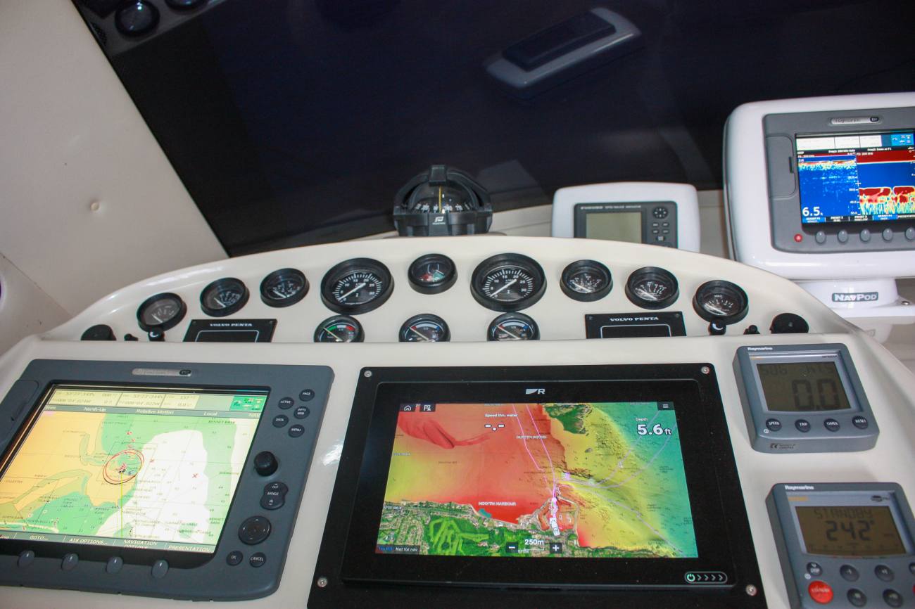 2006 Rodman 1250 image 57