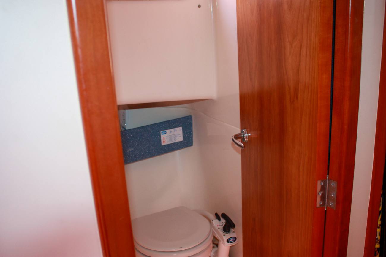 2006 Rodman 1250 image 3
