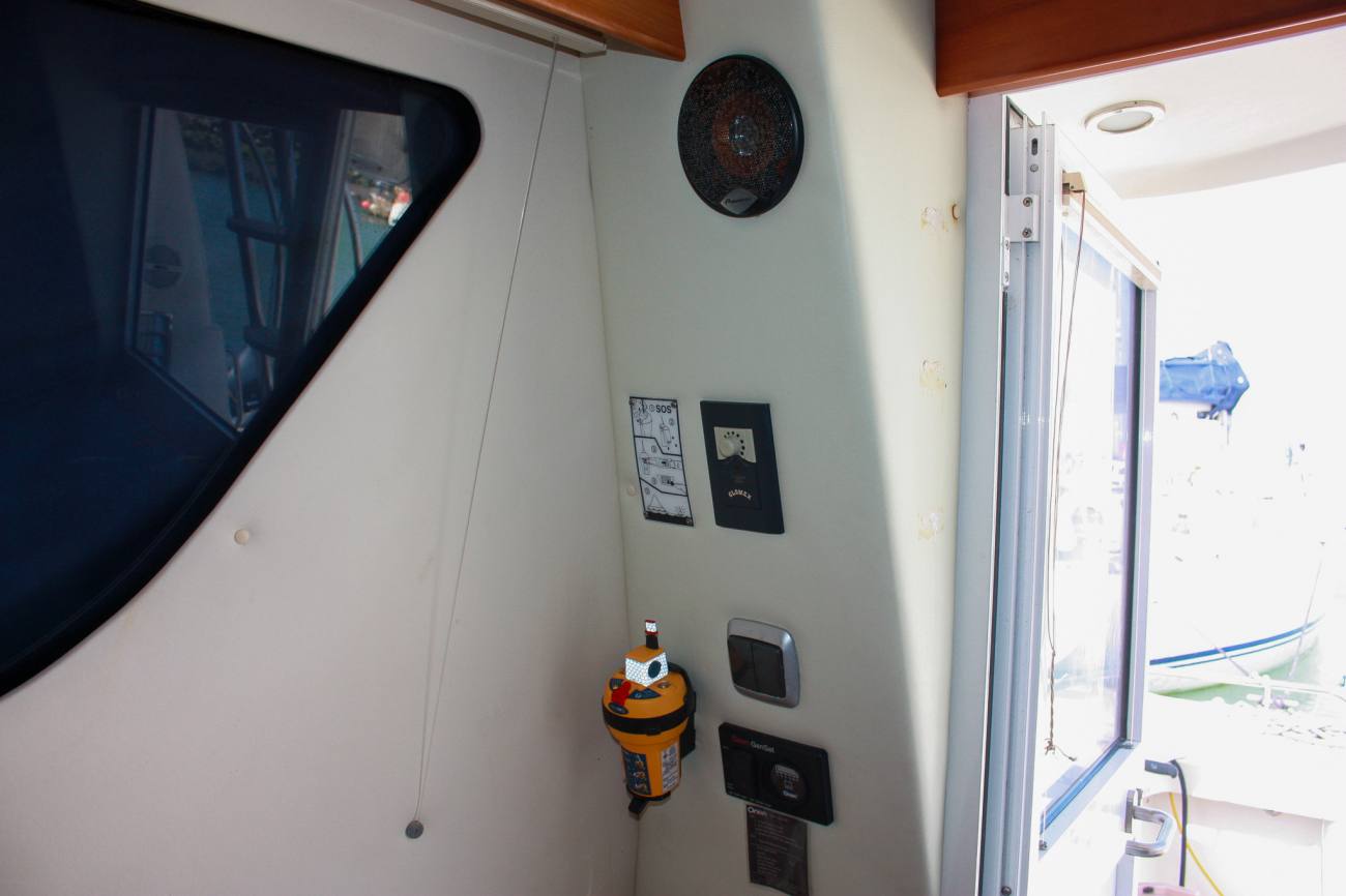 2006 Rodman 1250 image 45
