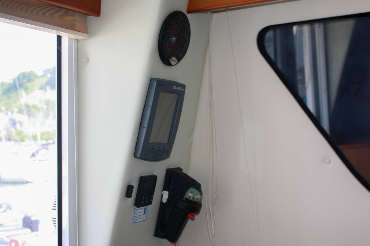 2006 Rodman 1250 image 38