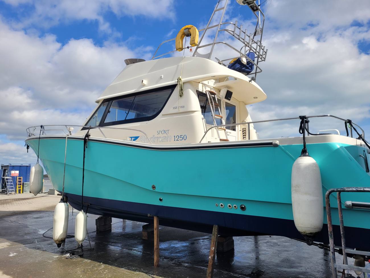 2006 Rodman 1250 image 9