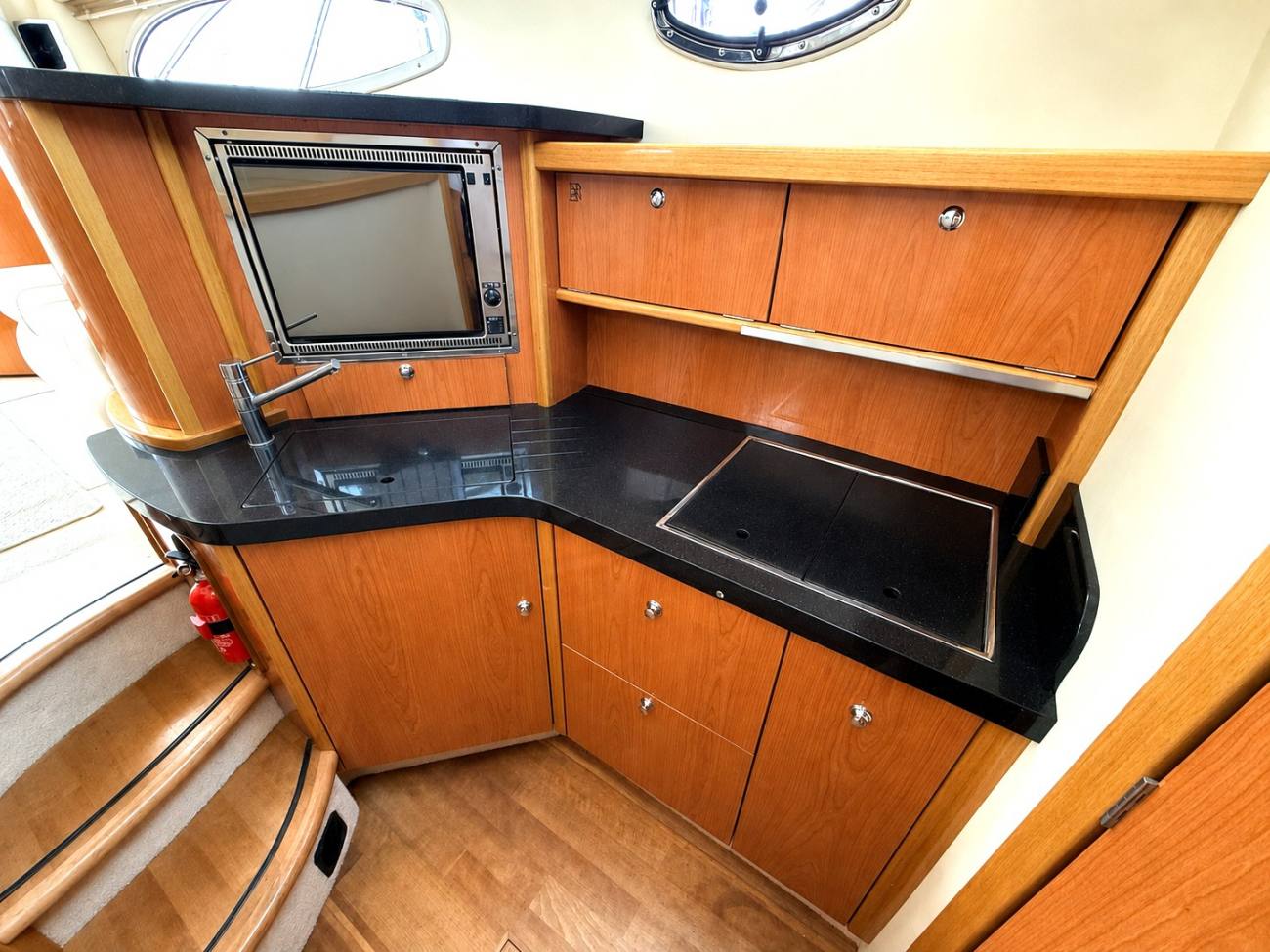 2010 Sealine F37 image 29