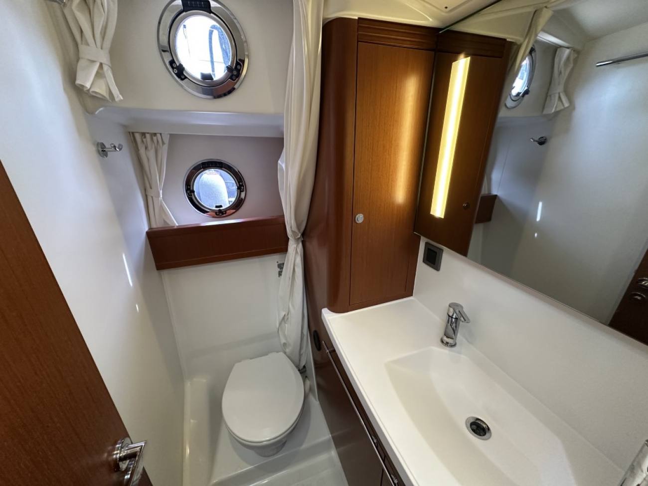 2015 Beneteau Swift Trawler 44 image 3