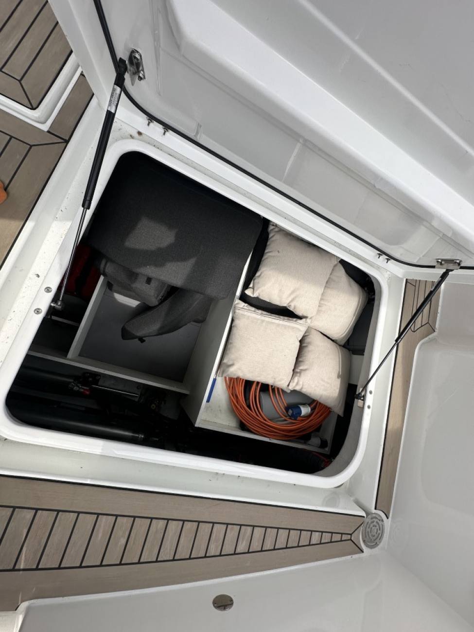 2015 Beneteau Swift Trawler 44 image 6