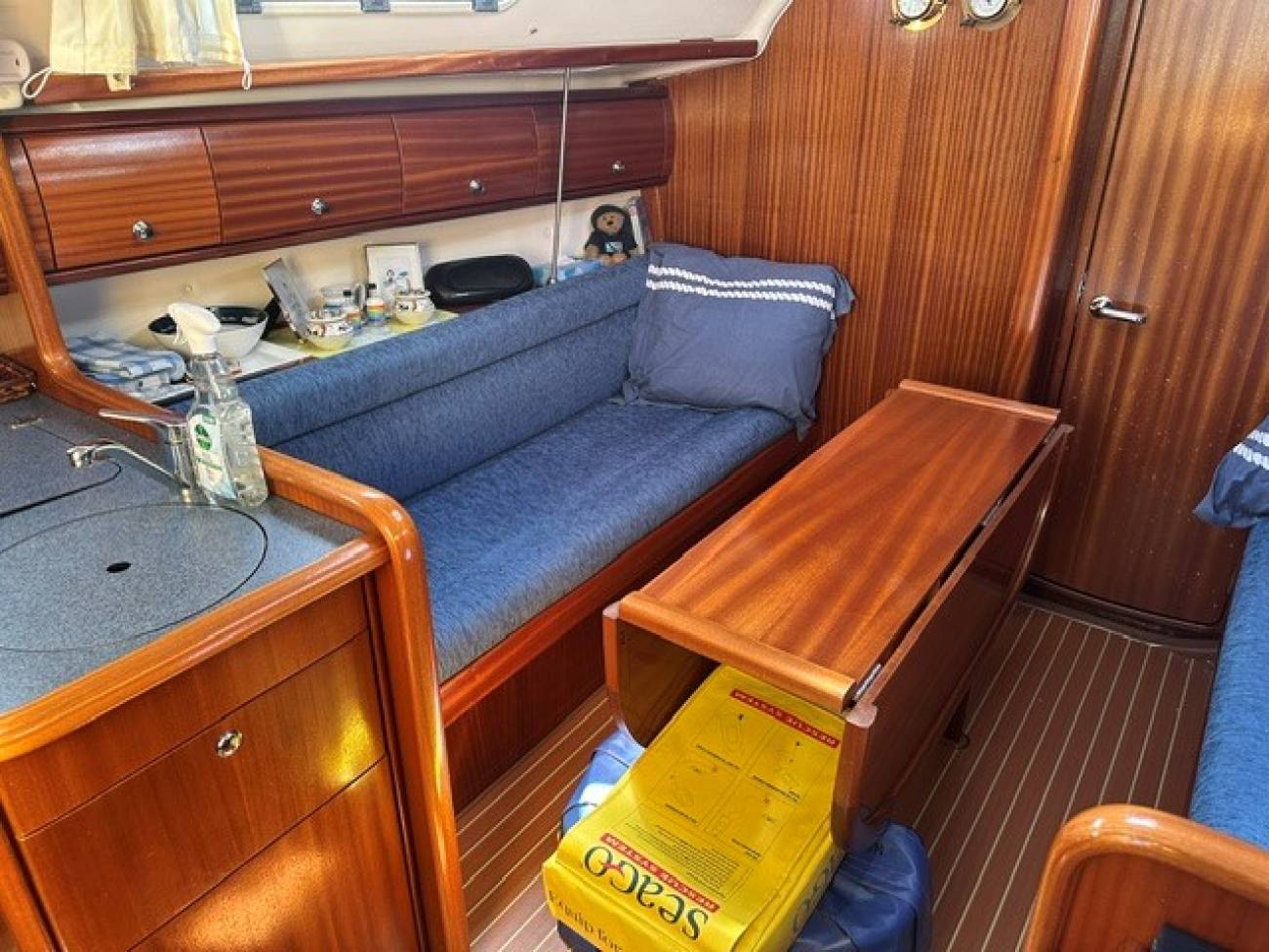 2002 Bavaria 32 image 16