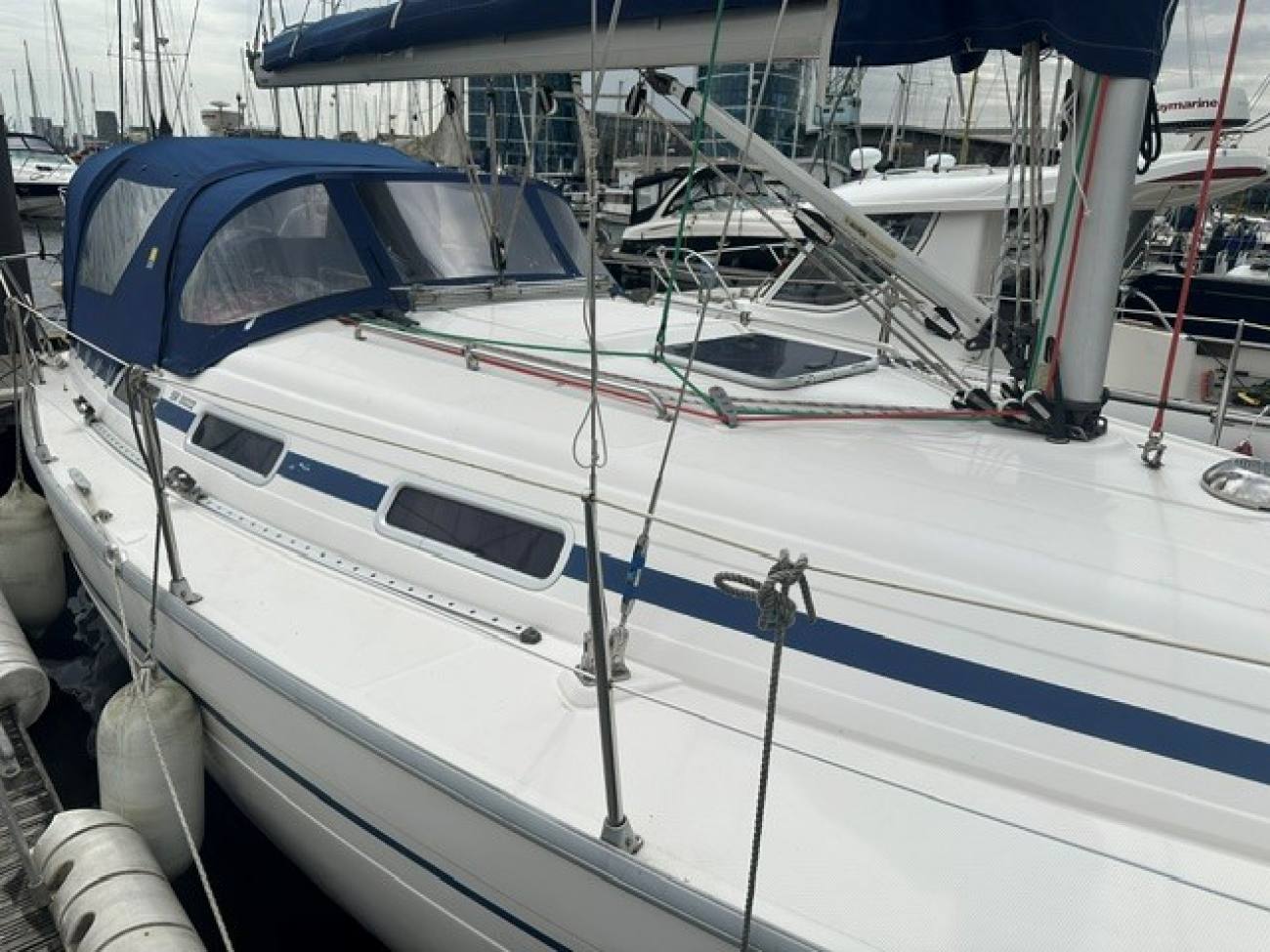 2002 Bavaria 32 image 13