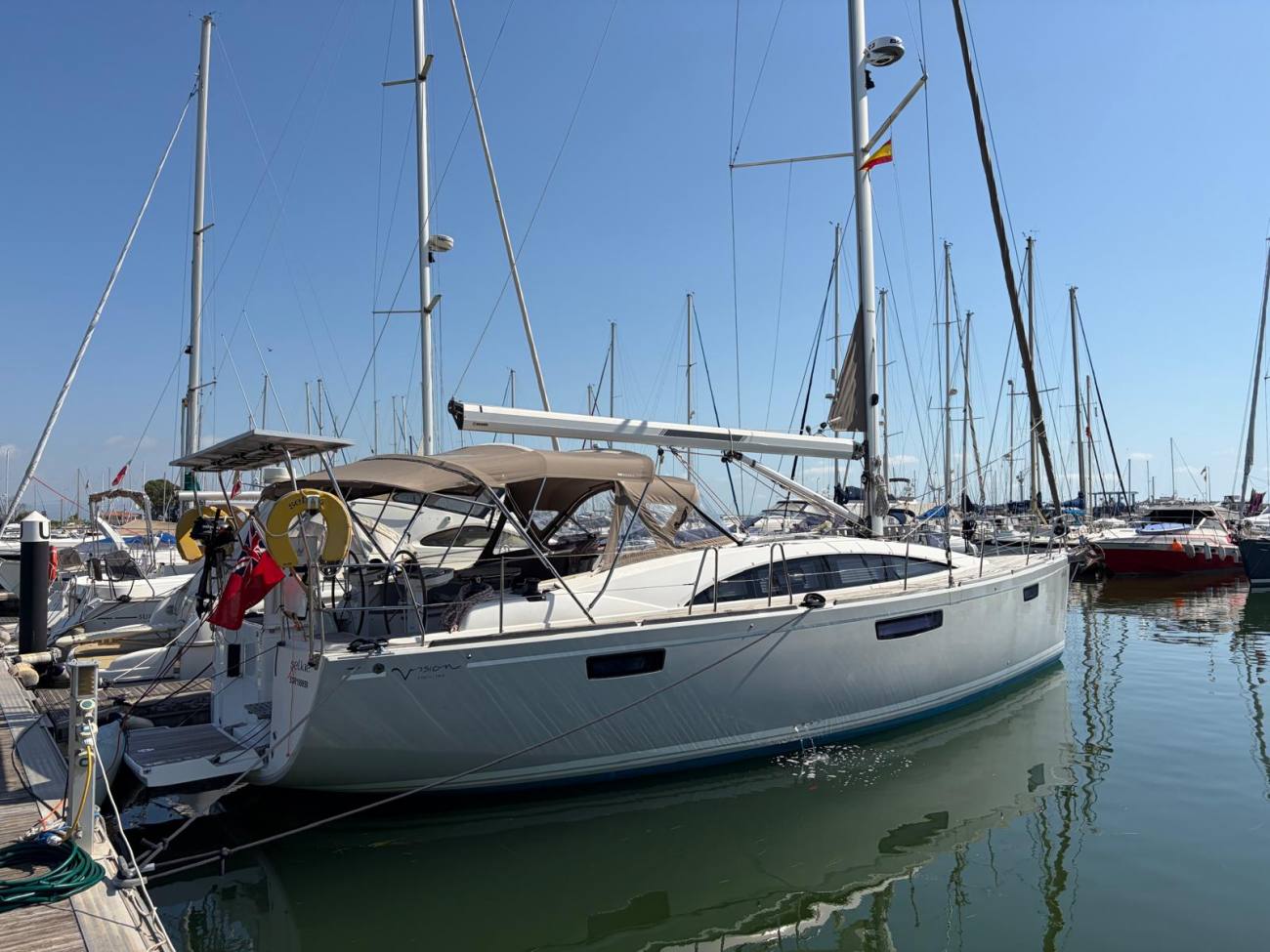 2018 Bavaria Vision 42 image 11