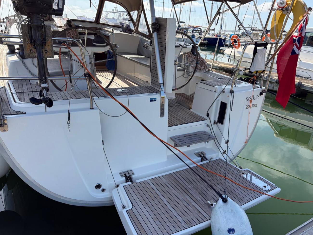 2018 Bavaria Vision 42 image 13