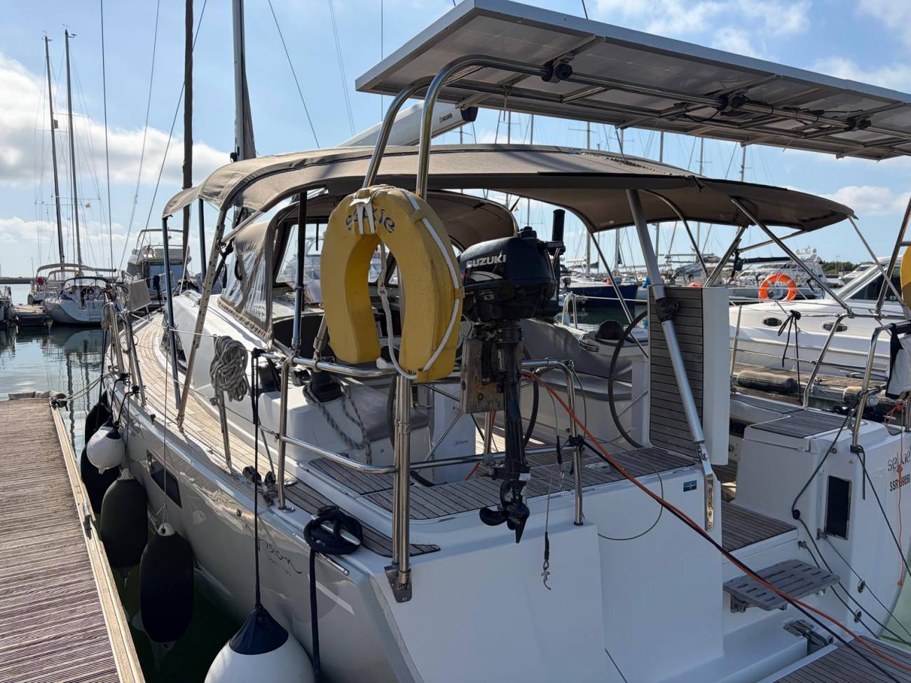2018 Bavaria Vision 42 image 14