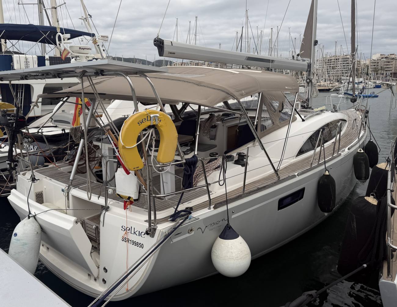 2018 Bavaria Vision 42 image 10