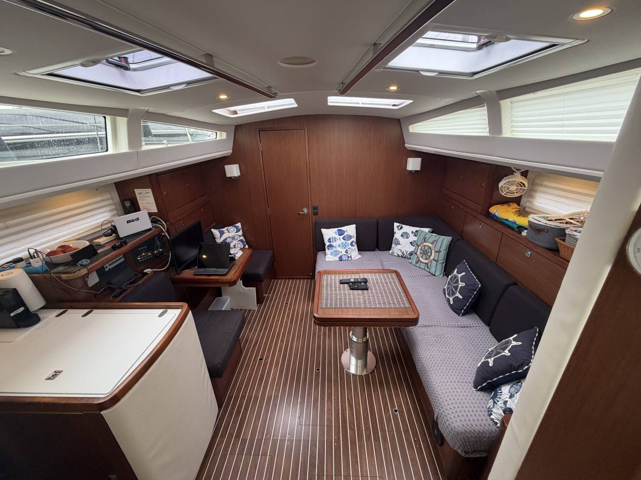 2018 Bavaria Vision 42 image 2