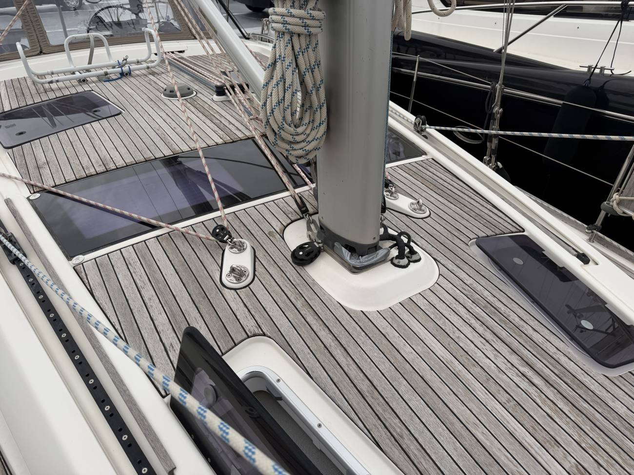 2018 Bavaria Vision 42 image 9
