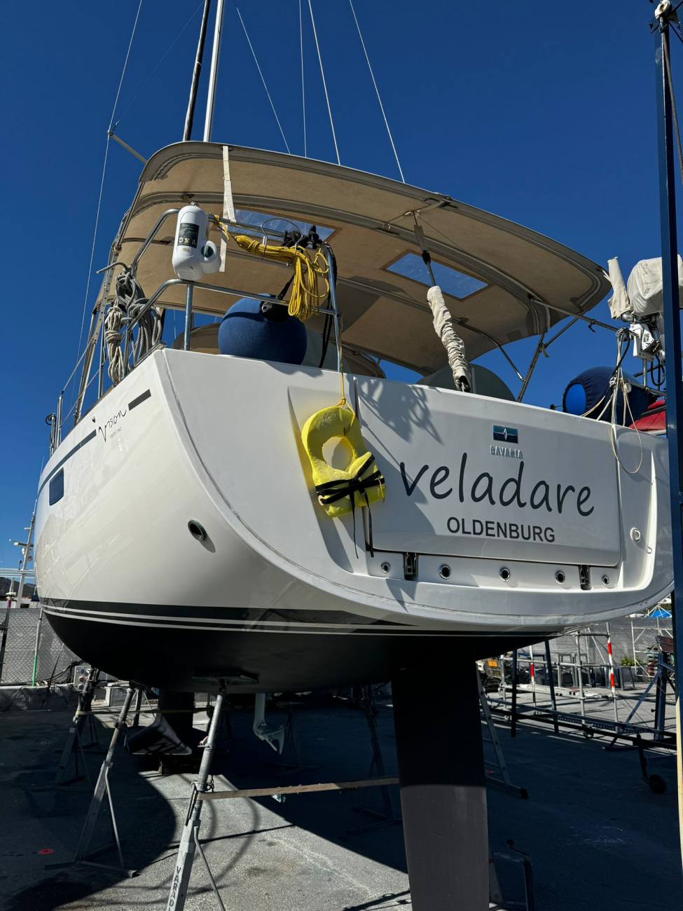 2013 Bavaria Vision 42 image 14