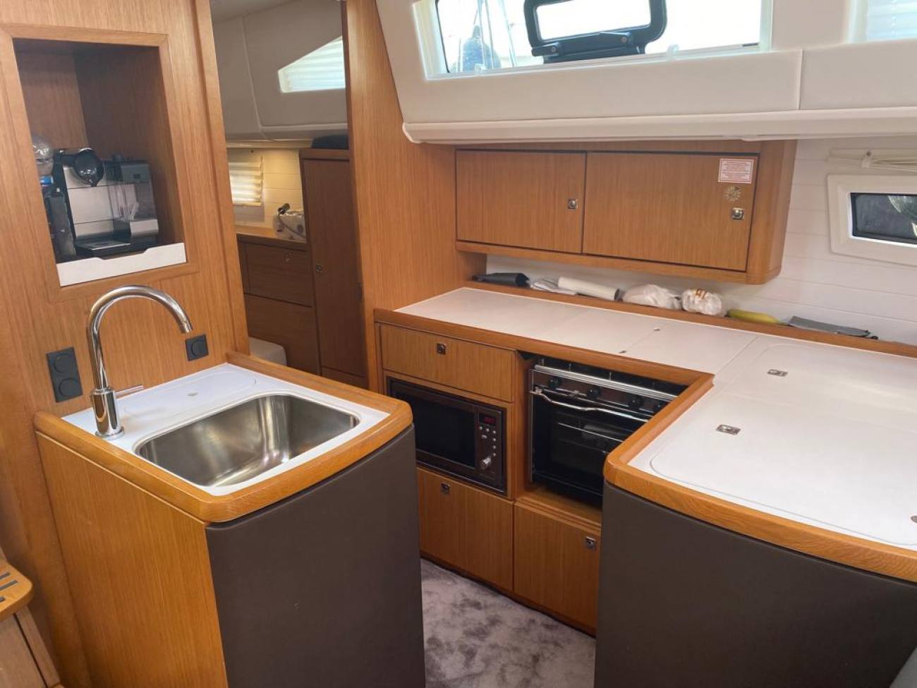 2013 Bavaria Vision 42 image 15
