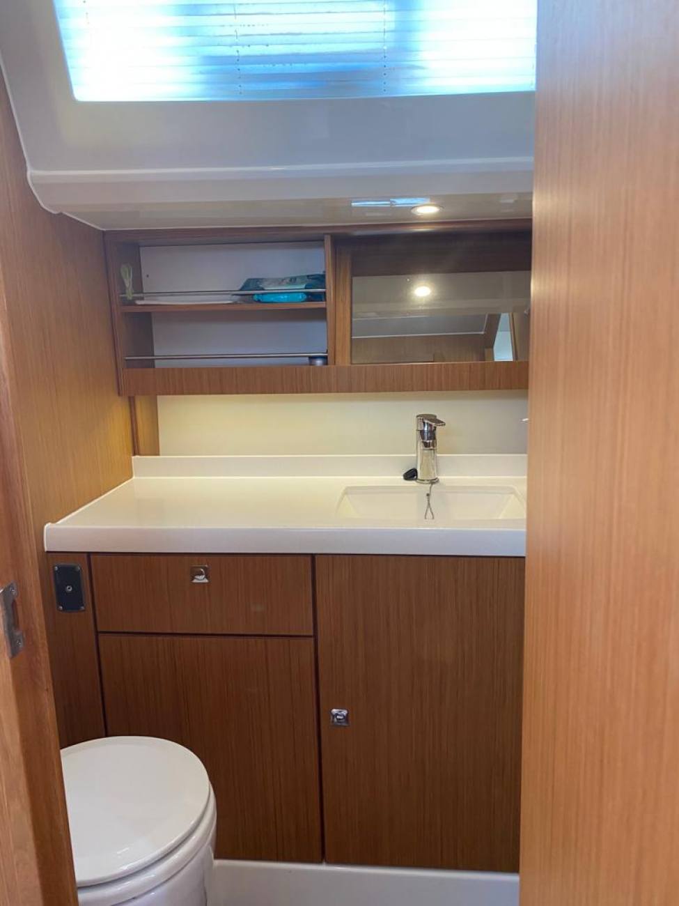 2013 Bavaria Vision 42 image 19