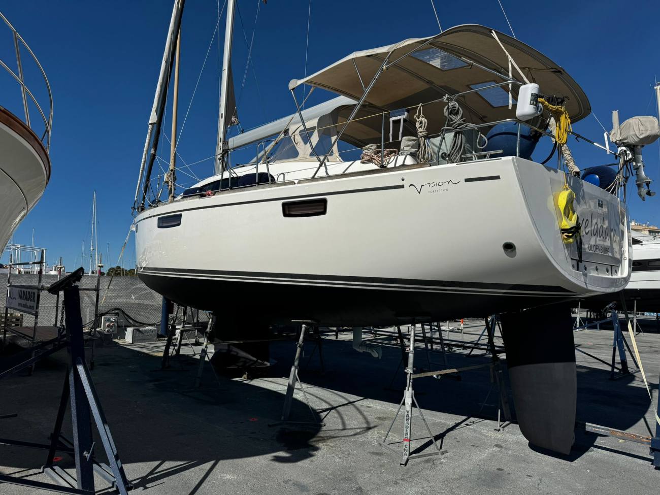 2013 Bavaria Vision 42 image 12