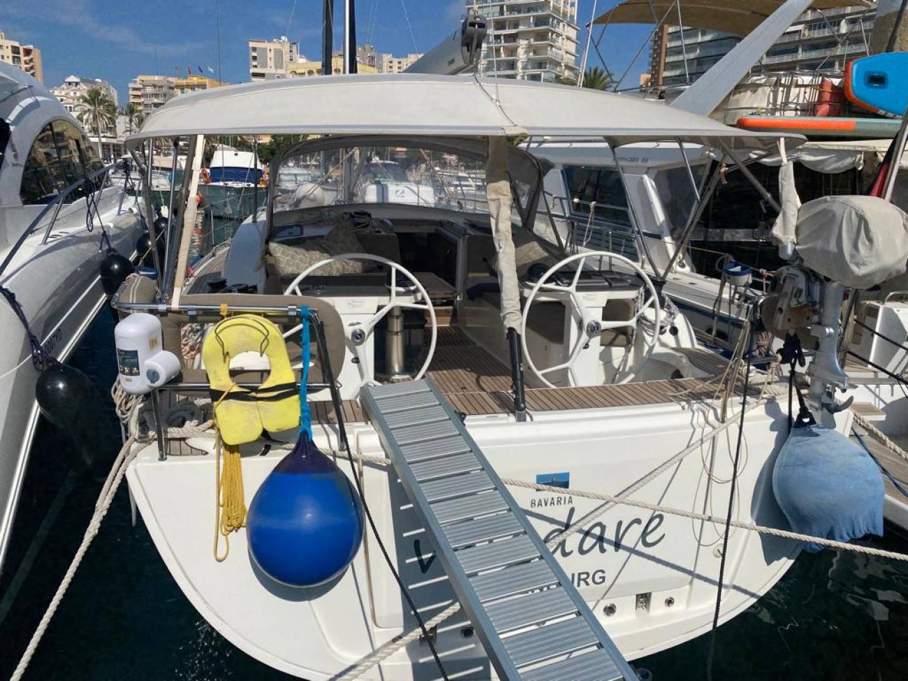 2013 Bavaria Vision 42 image 11