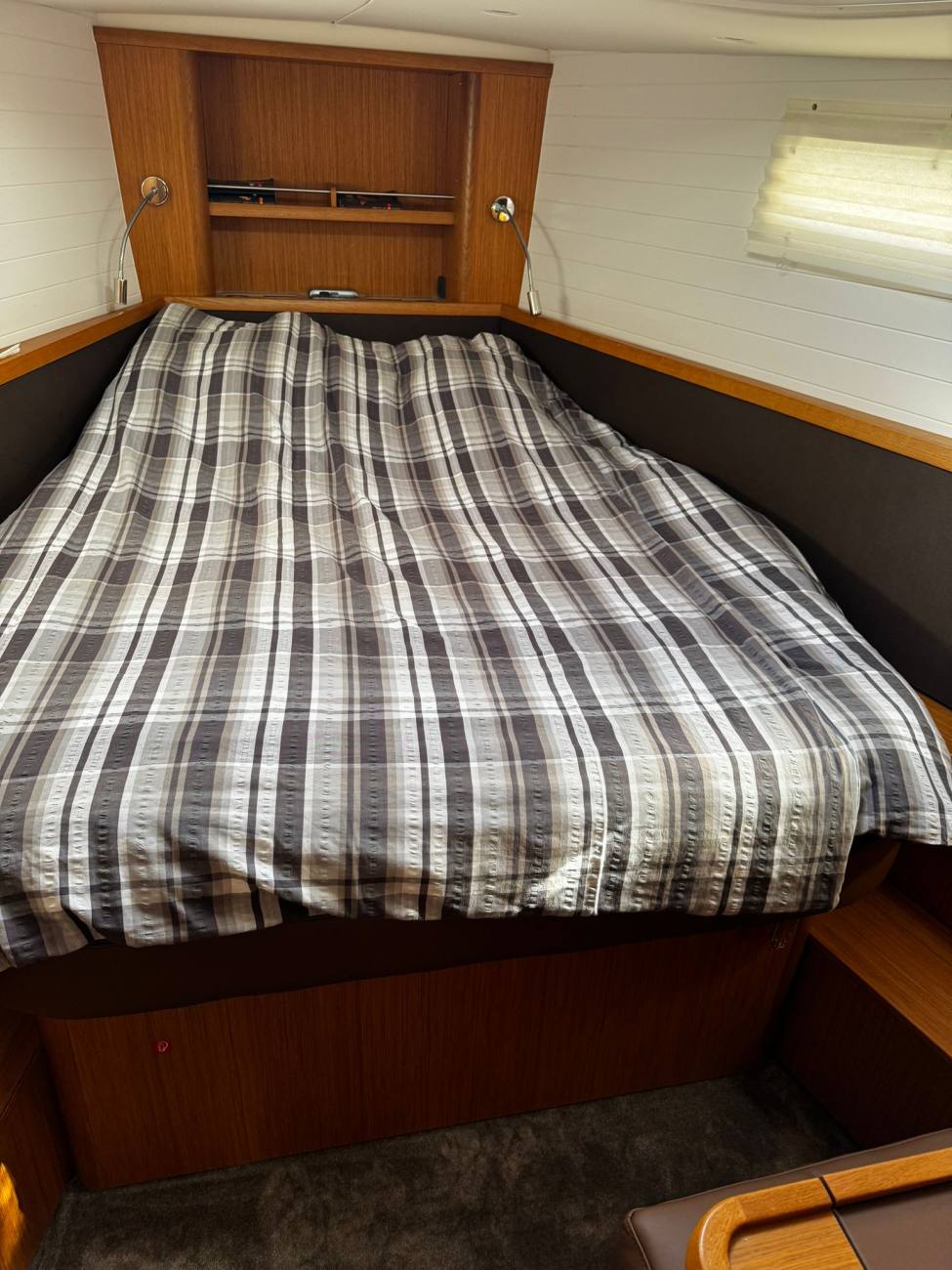 2013 Bavaria Vision 42 image 2