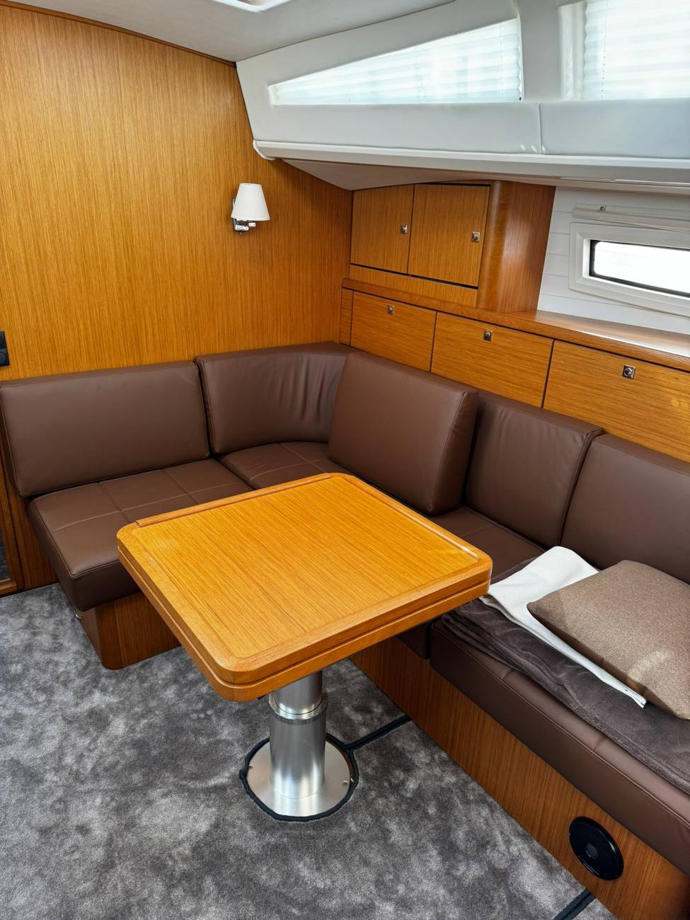 2013 Bavaria Vision 42 image 4