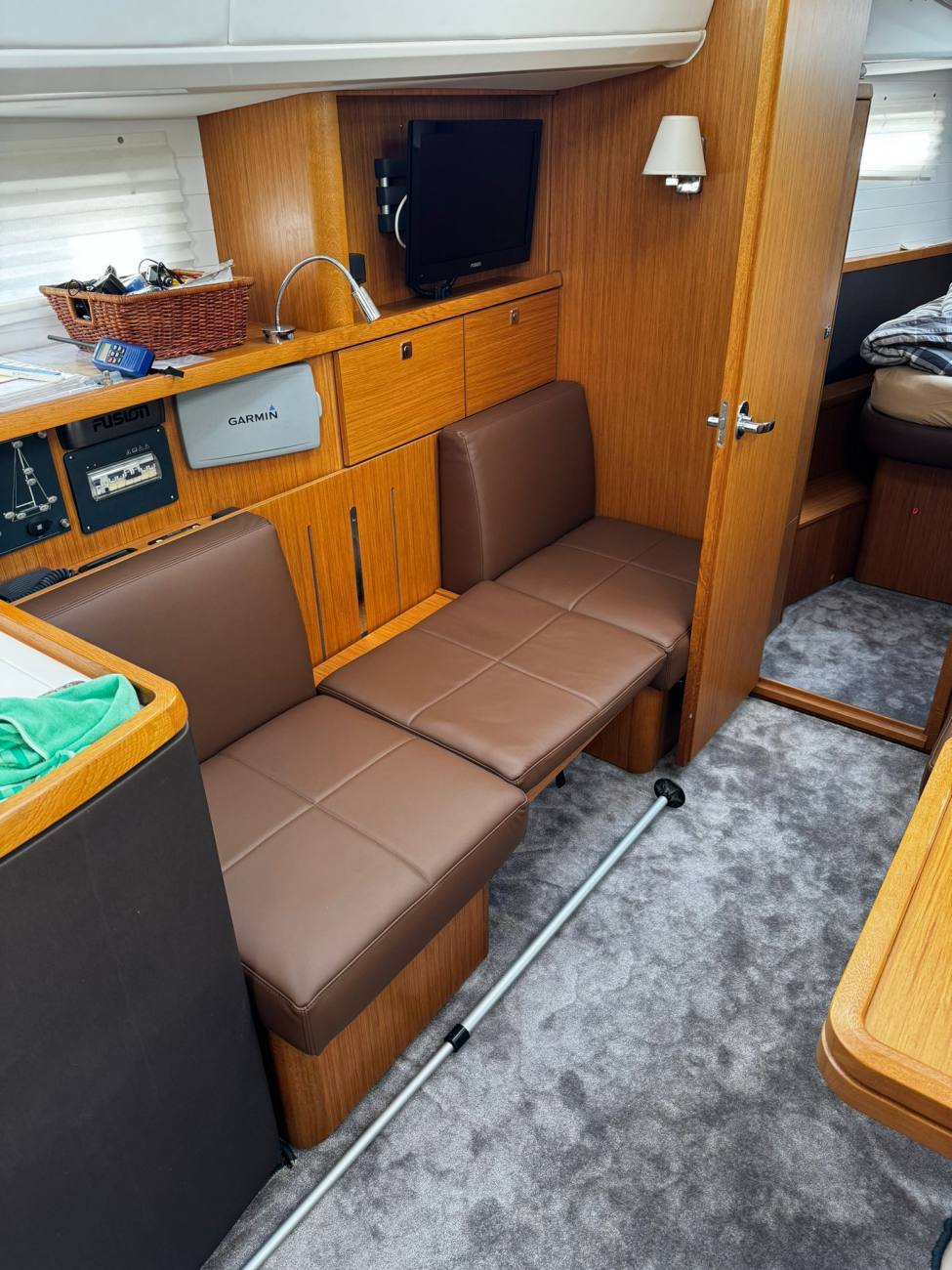 2013 Bavaria Vision 42 image 7