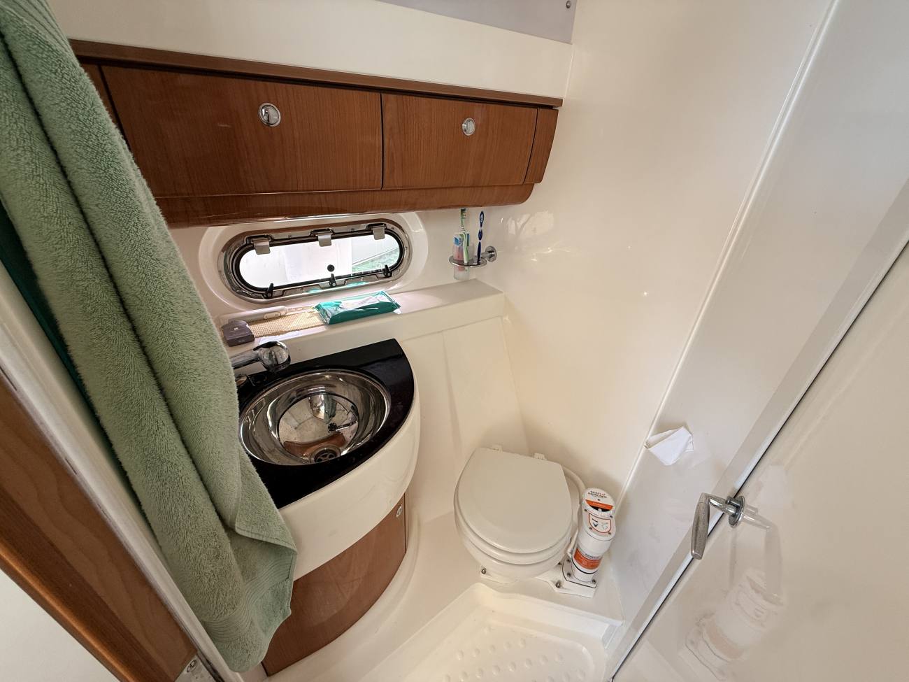 2010 Sealine F37 image 32