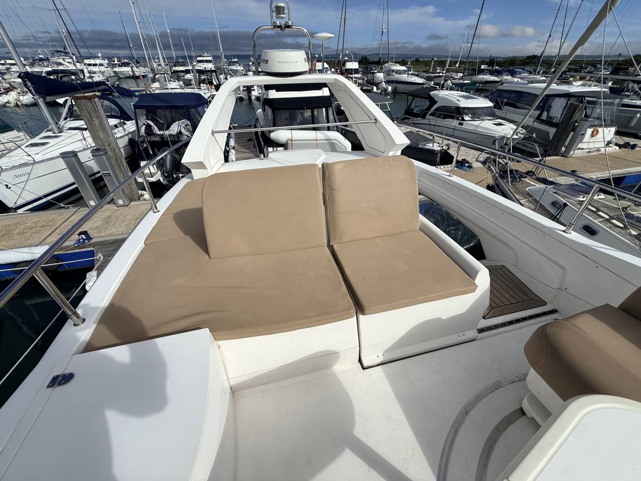 2010 Sealine F37 image 3