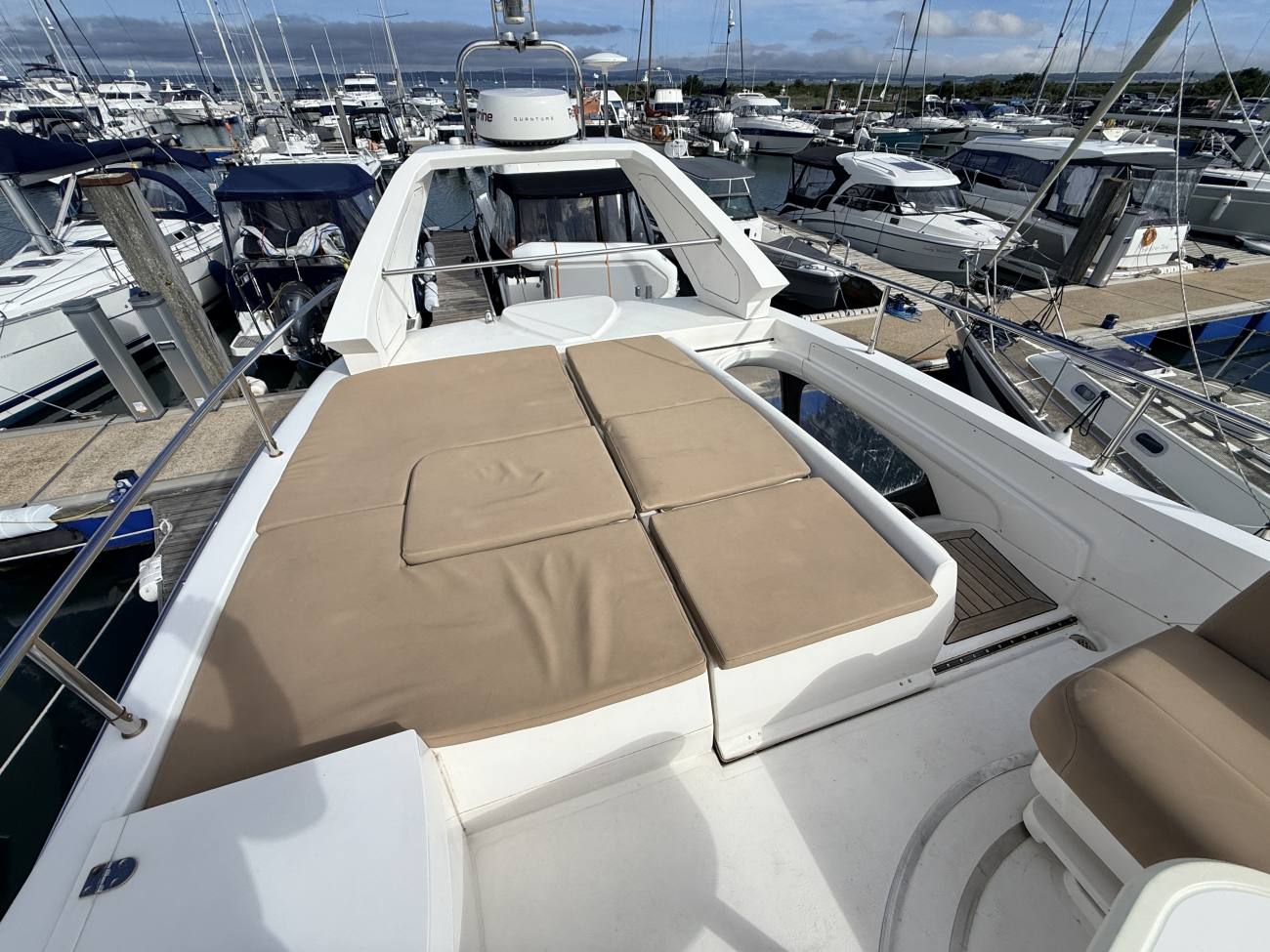 2010 Sealine F37 image 4