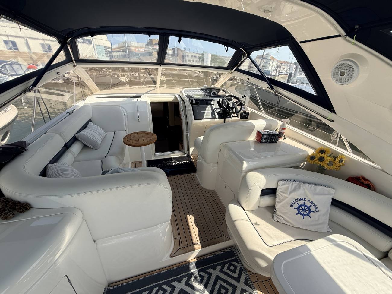 2005 Princess V42 image 20