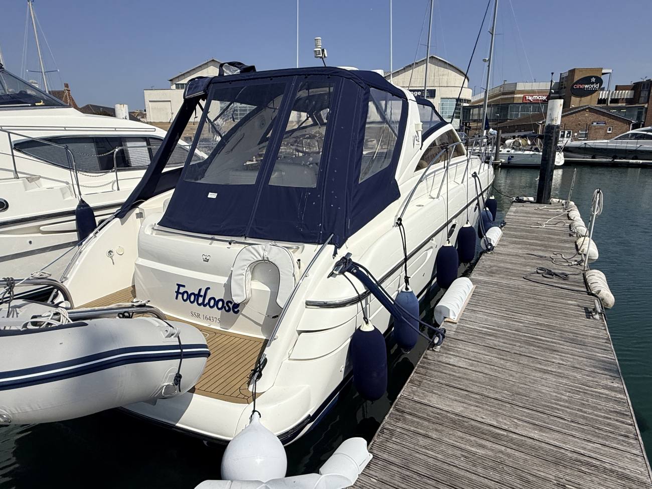 2005 Princess V42 image 3