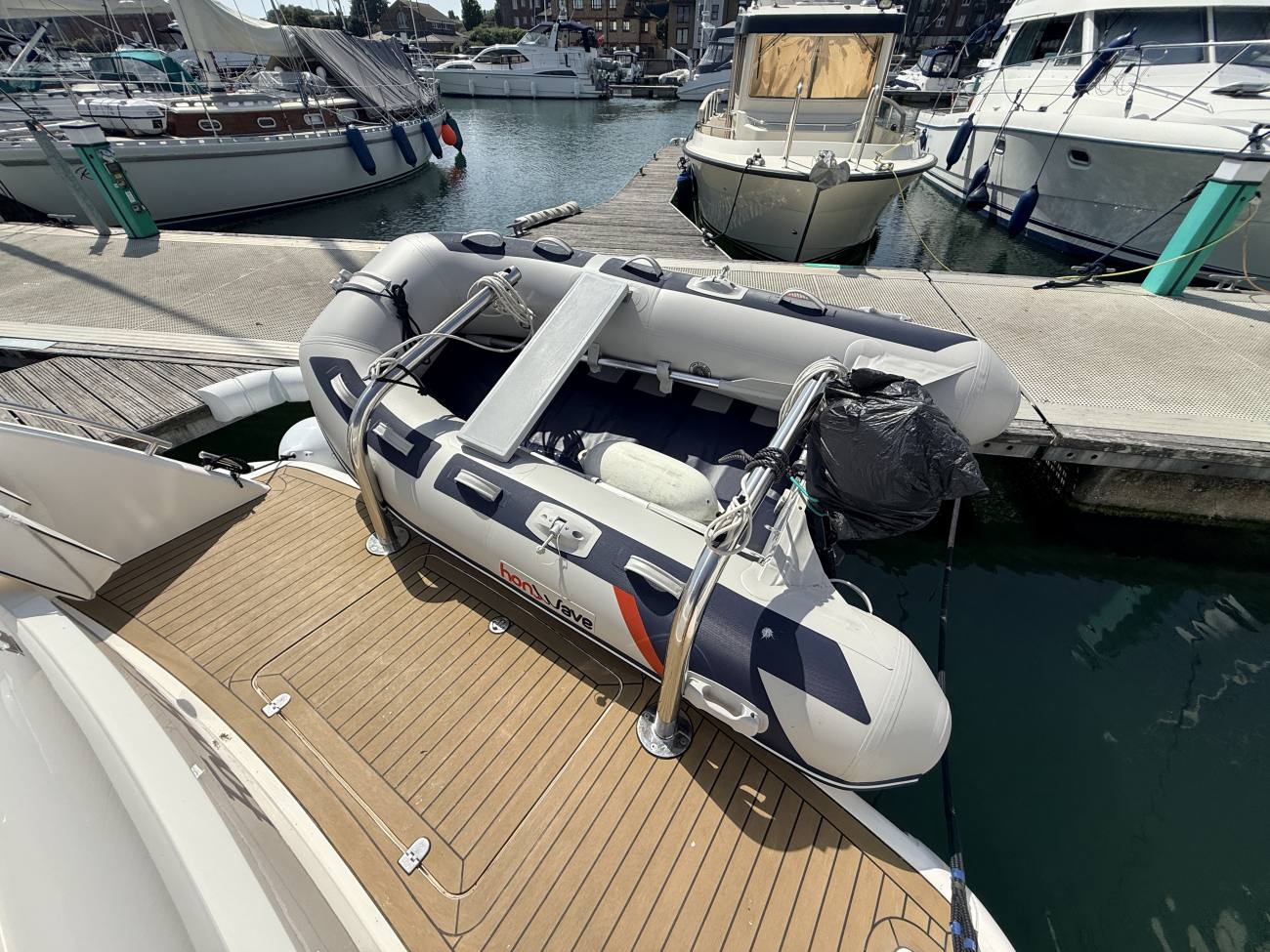 2005 Princess V42 image 26