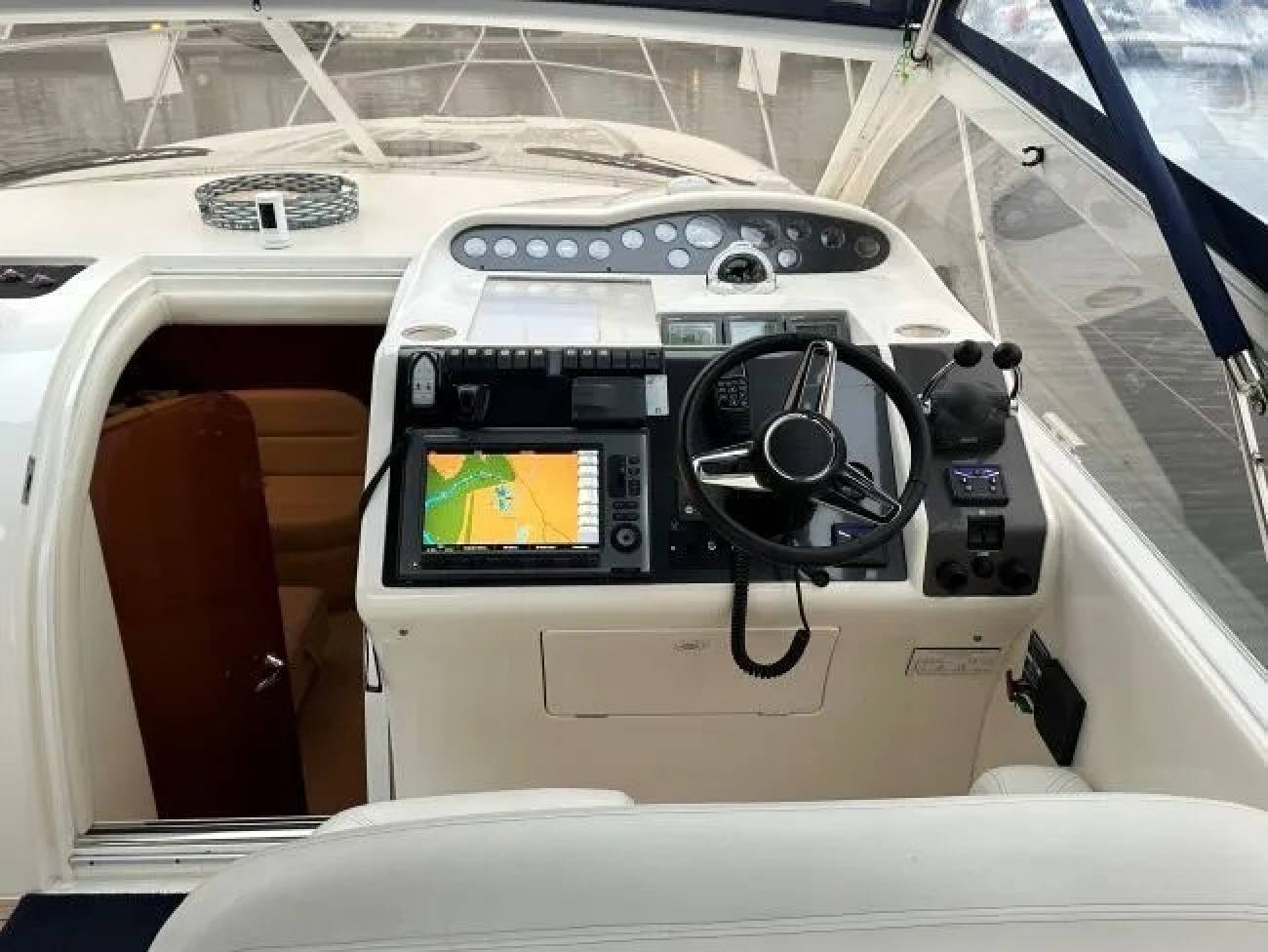 2005 Princess V42 image 24