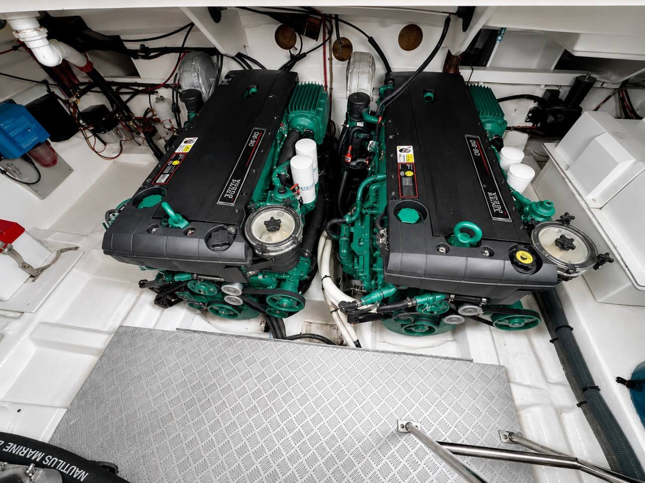 2005 Princess V42 image 27