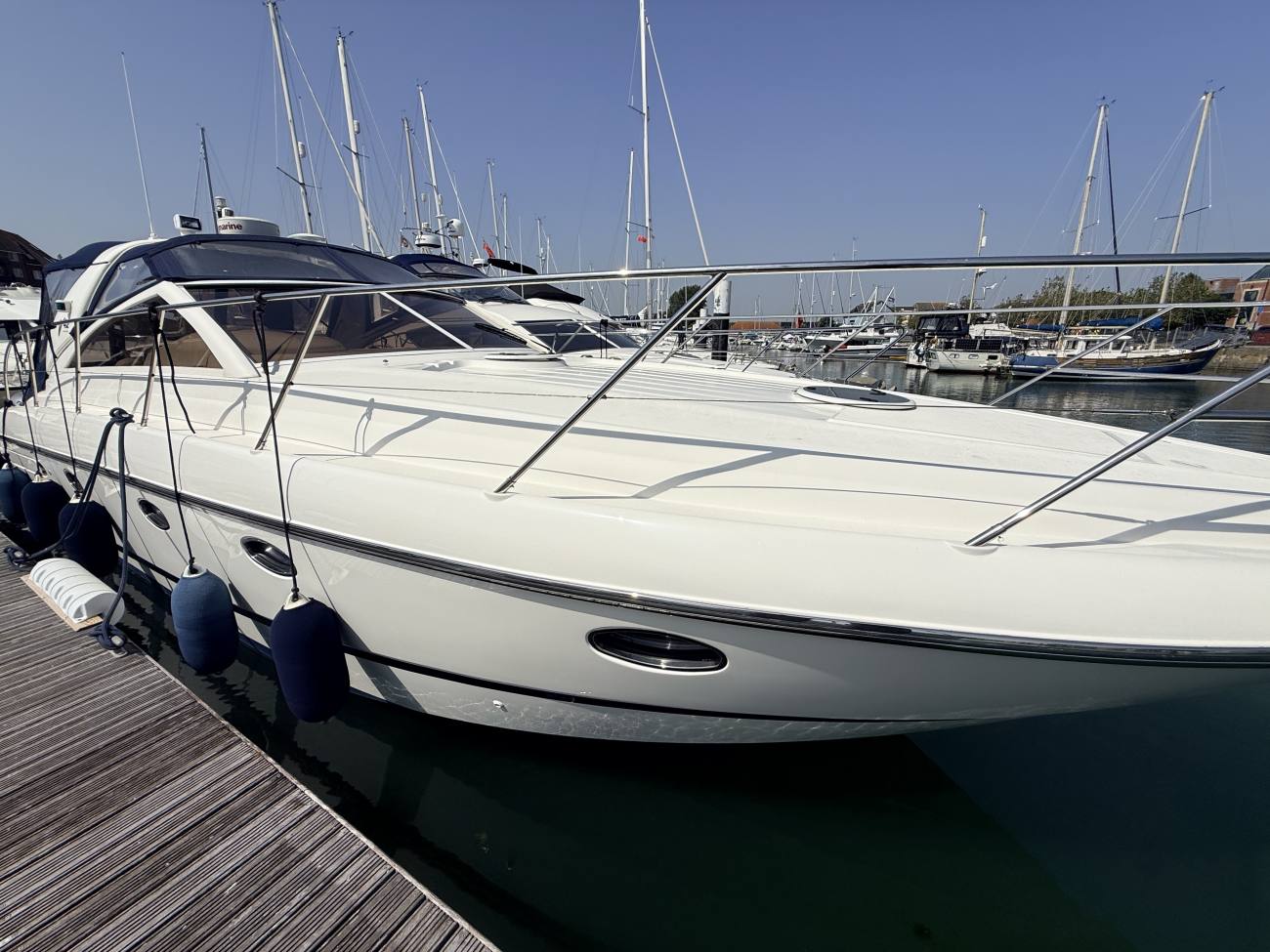 2005 Princess V42 image 2
