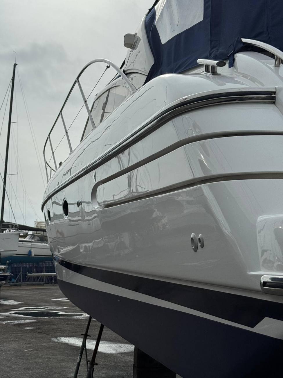 2005 Princess V42 image 5