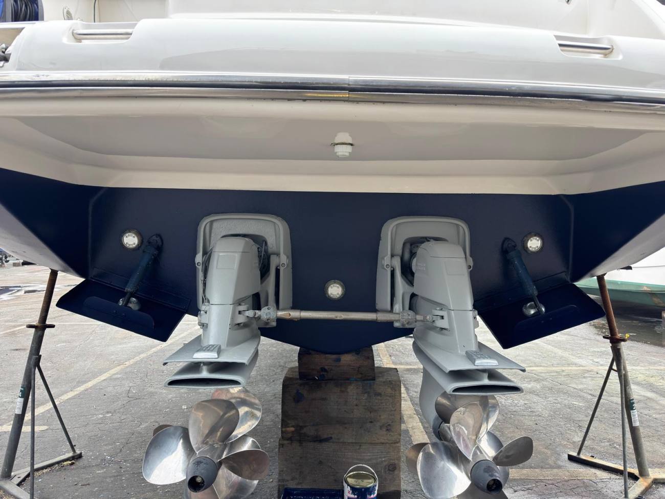 2005 Princess V42 image 8