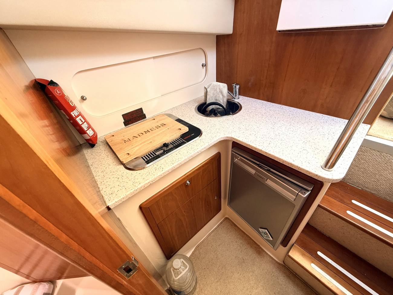 2010 Rodman 870 Fly image 15
