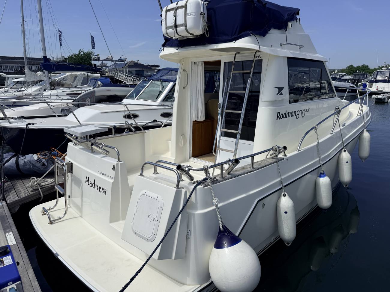 2010 Rodman 870 Fly image 6