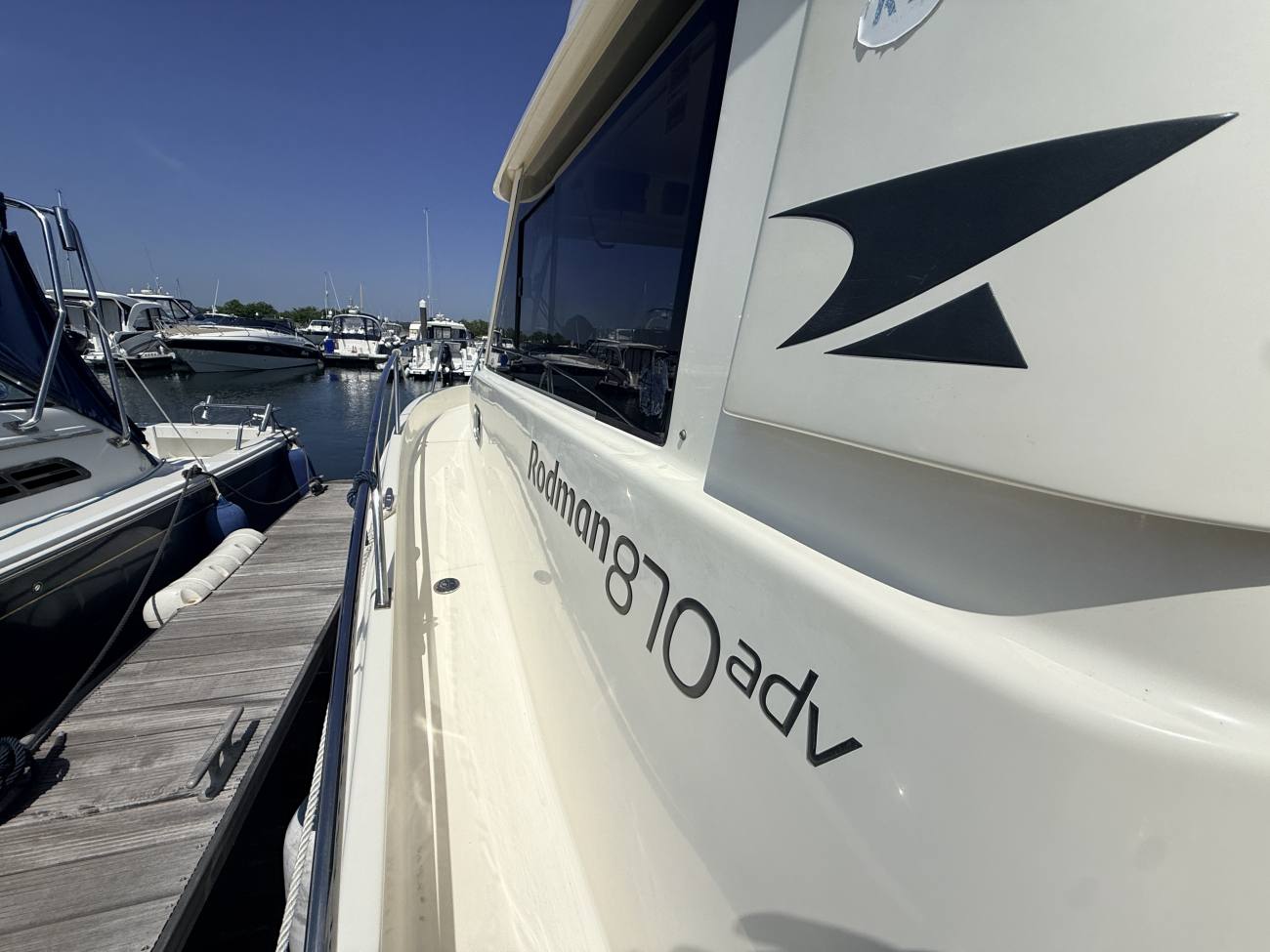 2010 Rodman 870 Fly image 12