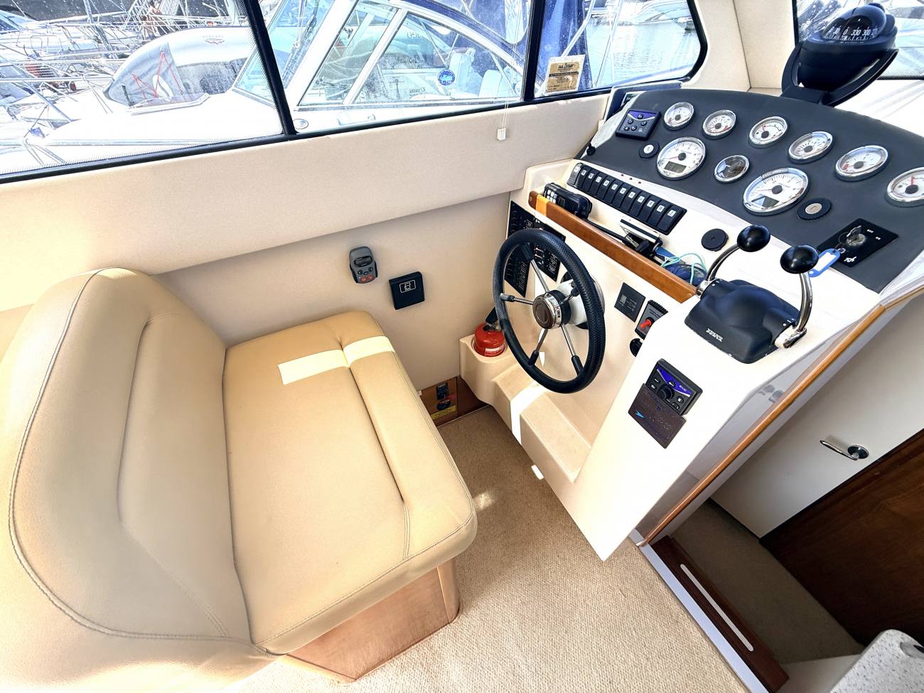 2010 Rodman 870 Fly image 14