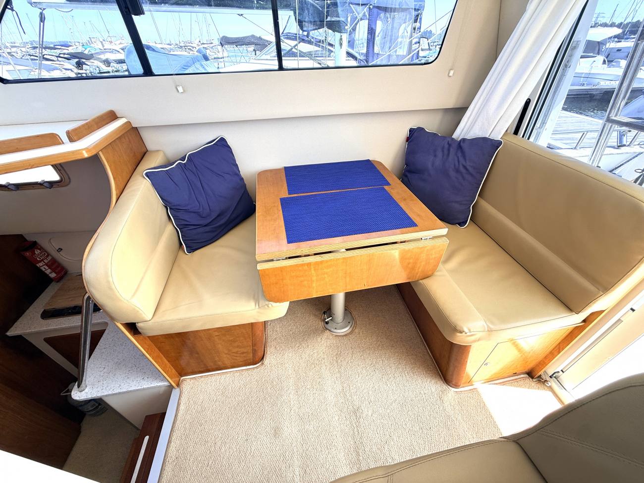 2010 Rodman 870 Fly image 19