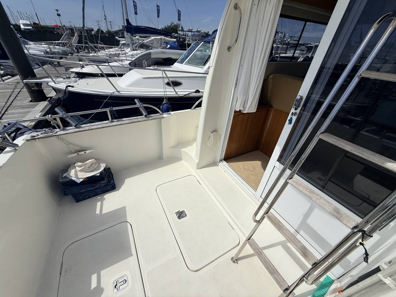 2010 Rodman 870 Fly image 3
